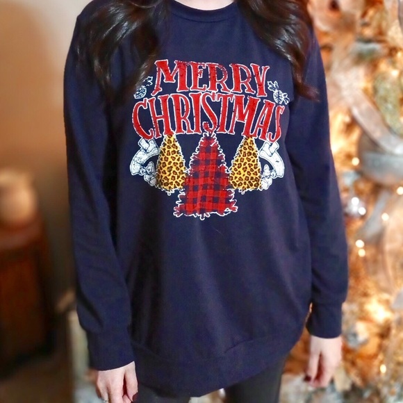 Perfect peach navy Christmas tree sweatshirt New - Picture 1 of 5